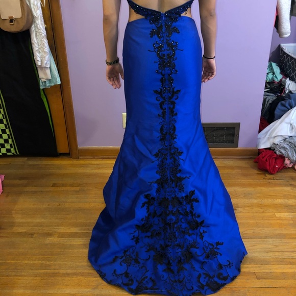 PROM DRESS - Picture 4 of 7